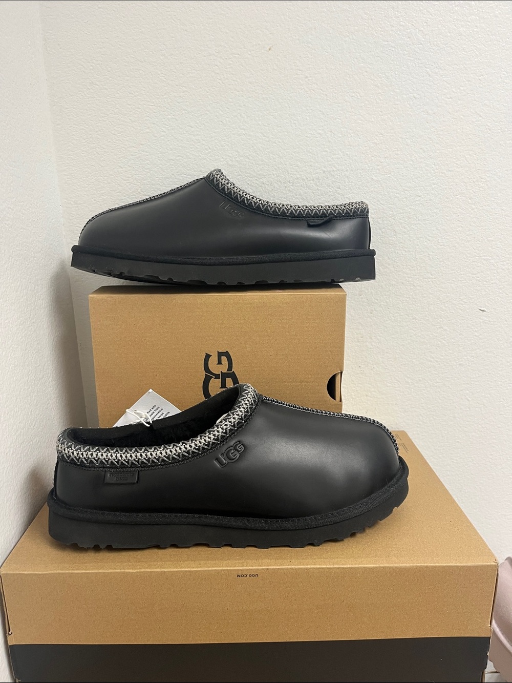 UGG TASMAN LTHR REGEN